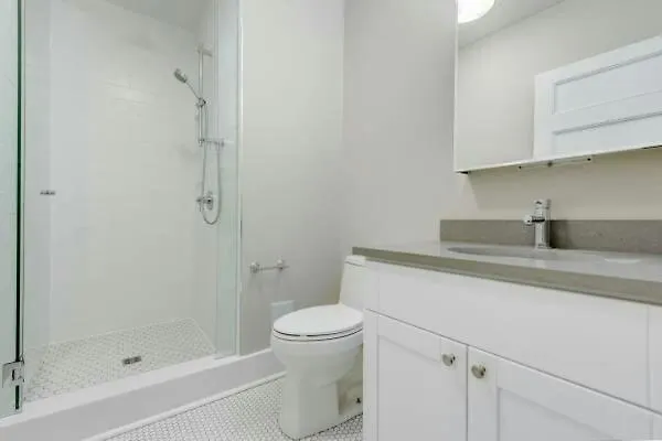 5 Star Location Downtown Core 1035 Granville St 6Bed-Rooms Unit 16 People Available Vancouver Apartment