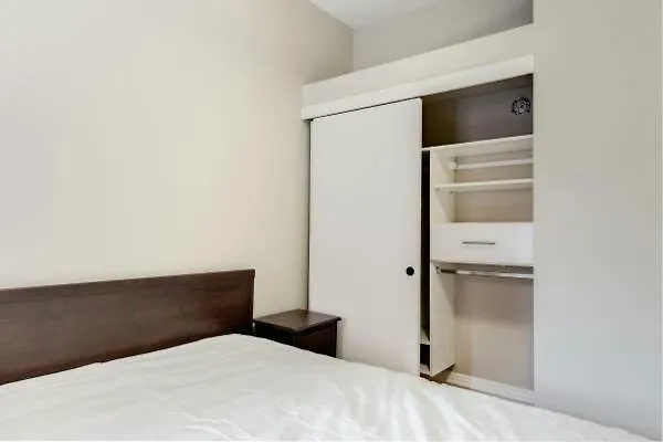 Apartment 5 Star Location Downtown Core 1035 Granville St 6Bed-Rooms Unit 16 People Available Vancouver