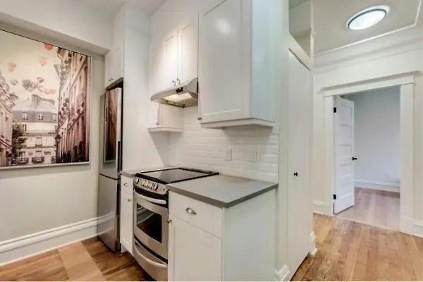5 Star Location Downtown Core 1035 Granville St 6Bed-Rooms Unit 16 People Available Vancouver